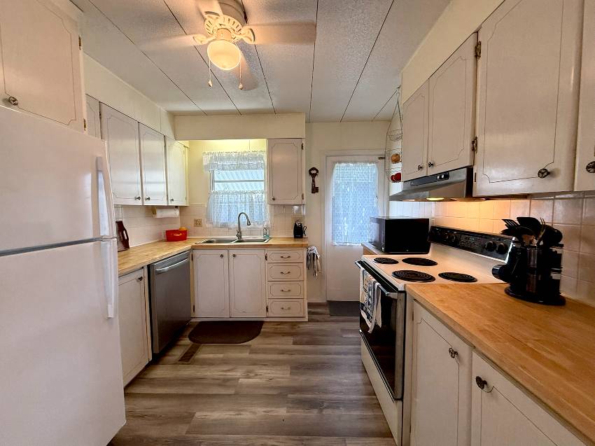 31 Center Rd a Palmetto, FL Mobile or Manufactured Home for Sale